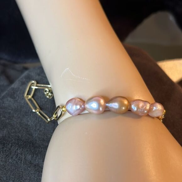 Gold & Pink Pearls Paper Clip Bracelet in Goldtone - Picture 4 of 5